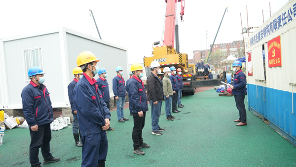 抗擊疫情當先鋒  紅色工地踐使命——記市住建局田家炳中學(xué)疫情隔離點(diǎn)建設臨時(shí)黨支部